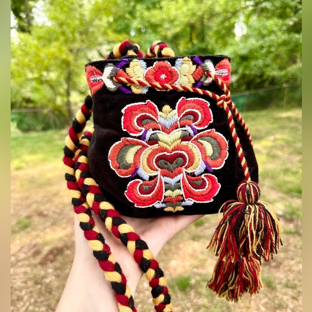 Y2K The Pyramid Collection Black Velvet Crossbody Bag Embroidered Festival Boho